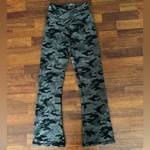 VS PINK Camo Flare Leggings